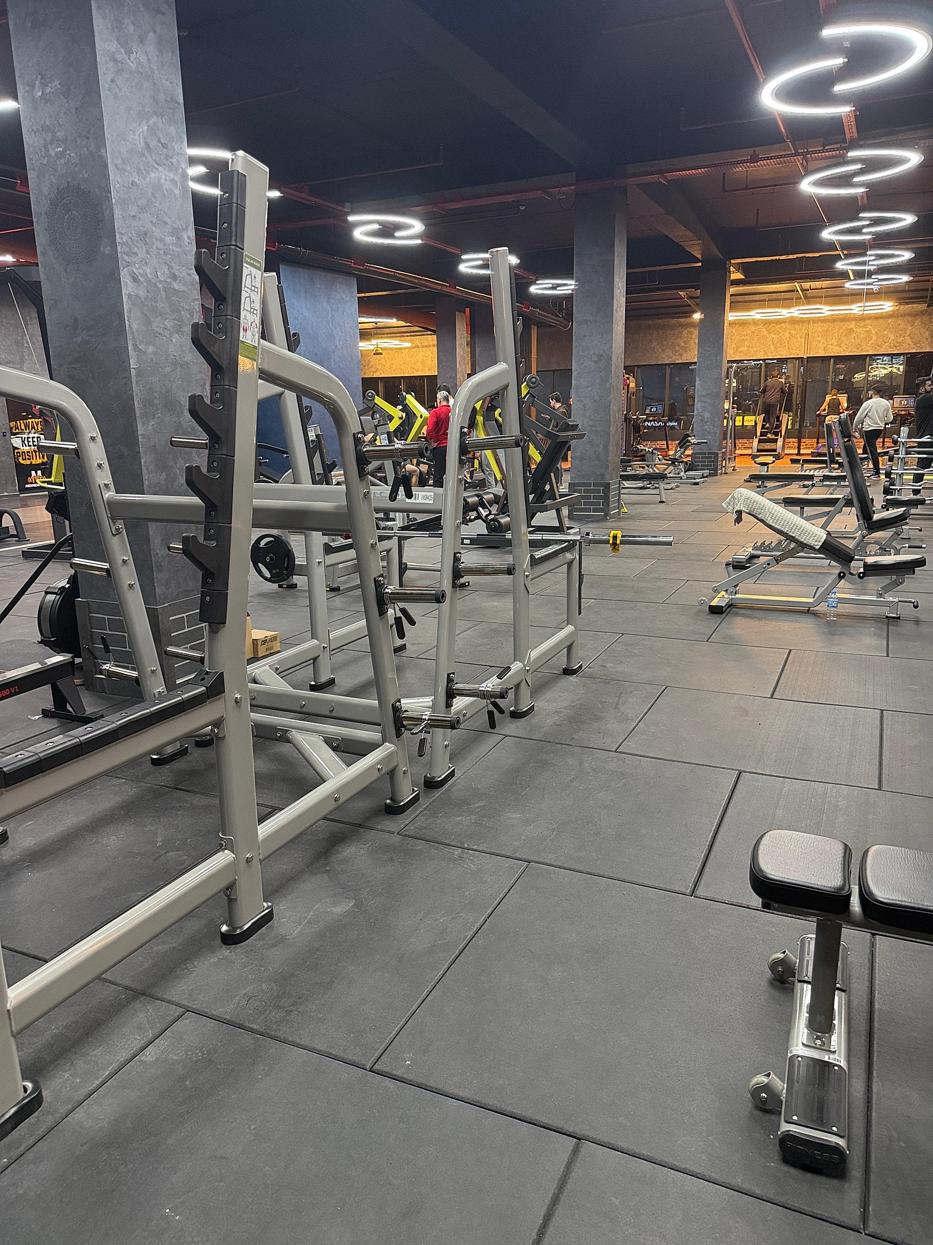 Momentum Premium Fitness Salon - Modern Ekipmanlar ve Premium Gym Alanı