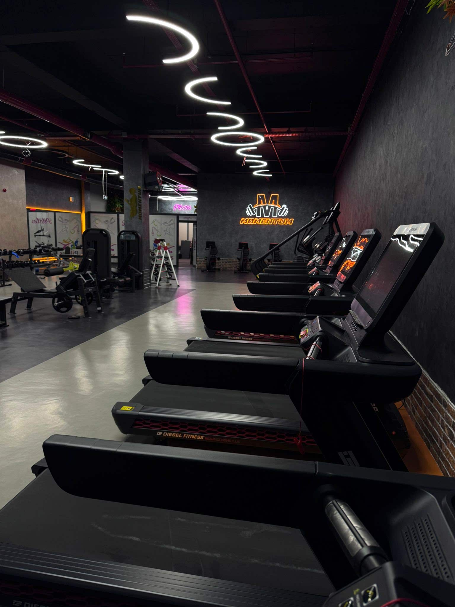 Momentum Fitness - Grup Dersleri Stüdyosu