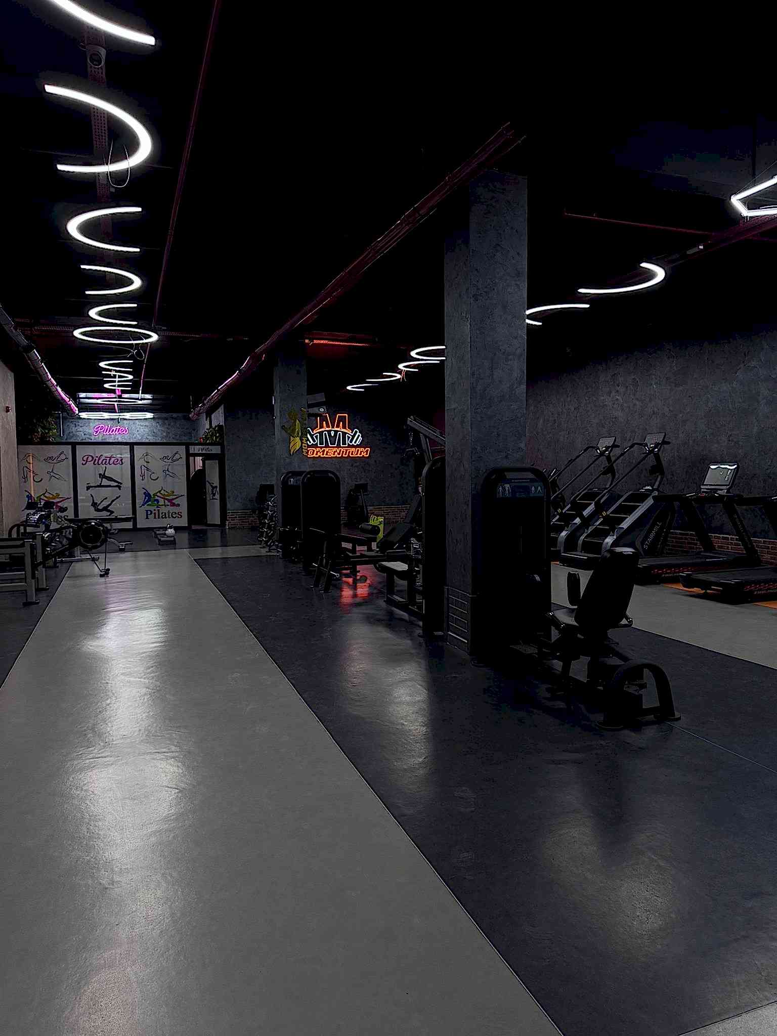 Momentum Fitness - Salon İç Mekan Atmosferi