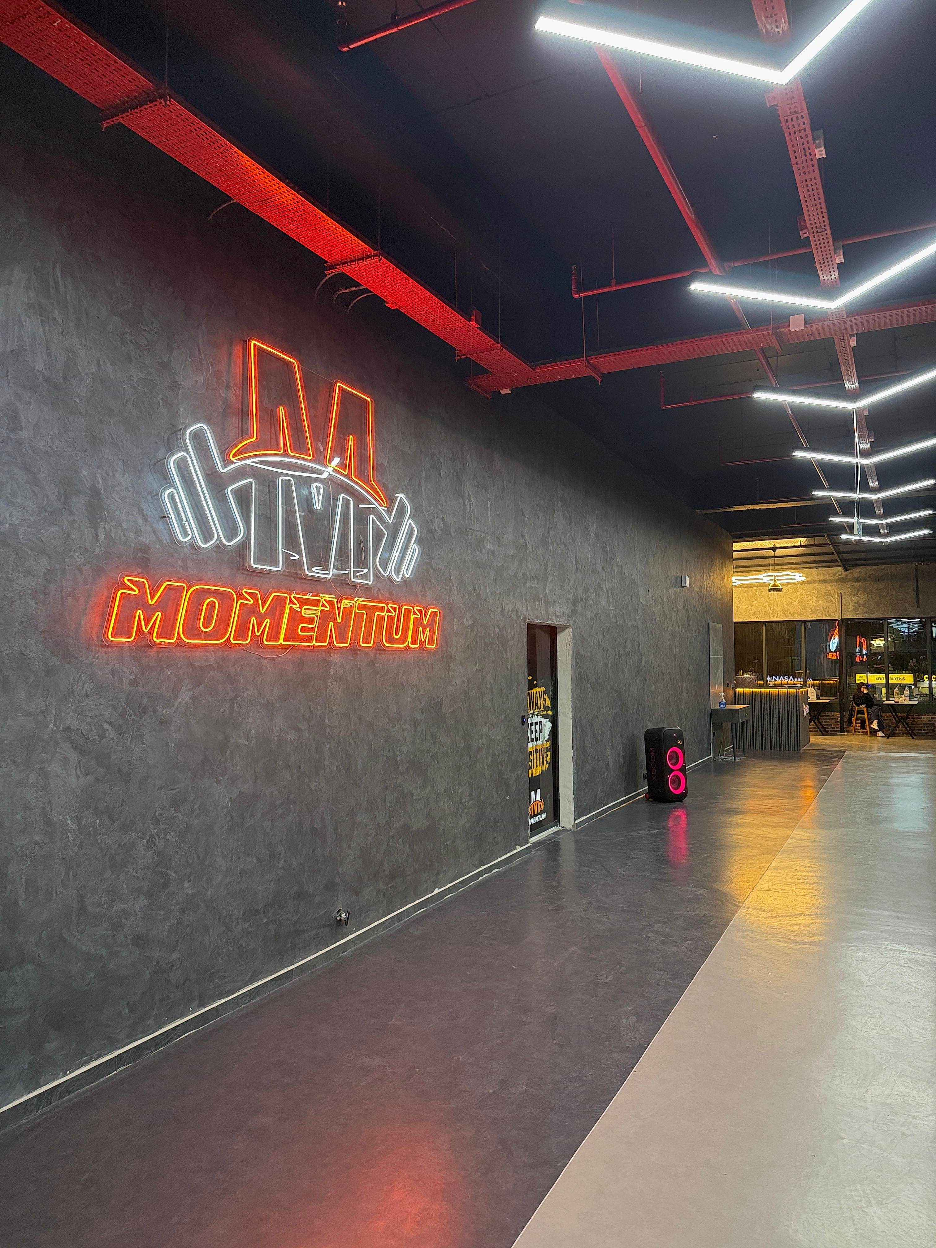 Momentum Premium Fitness Salon - Modern Ekipmanlar ve Premium Gym Alanı